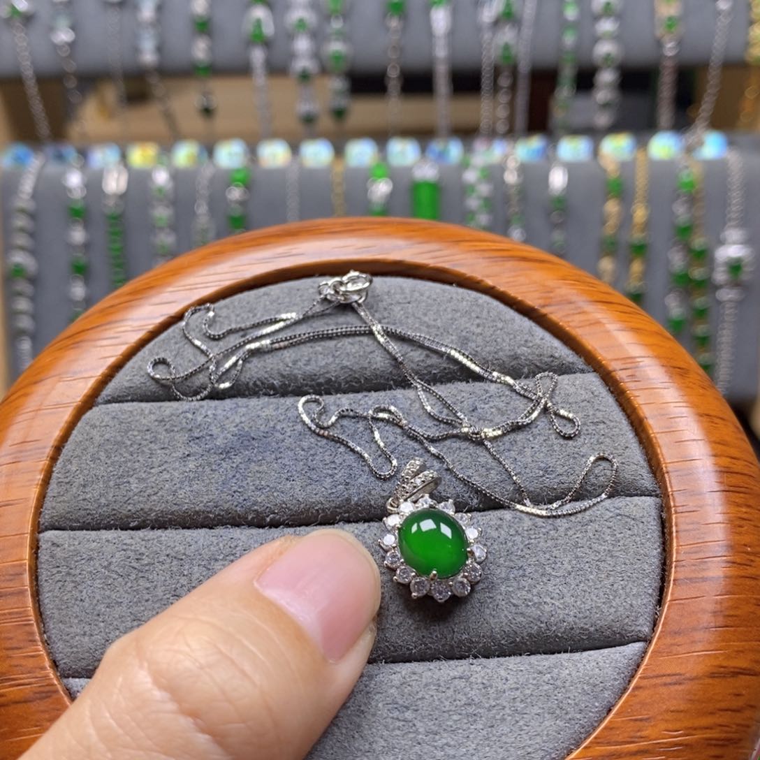 颈饰银S925镶嵌翡翠爱***奥8.8×8×3.5