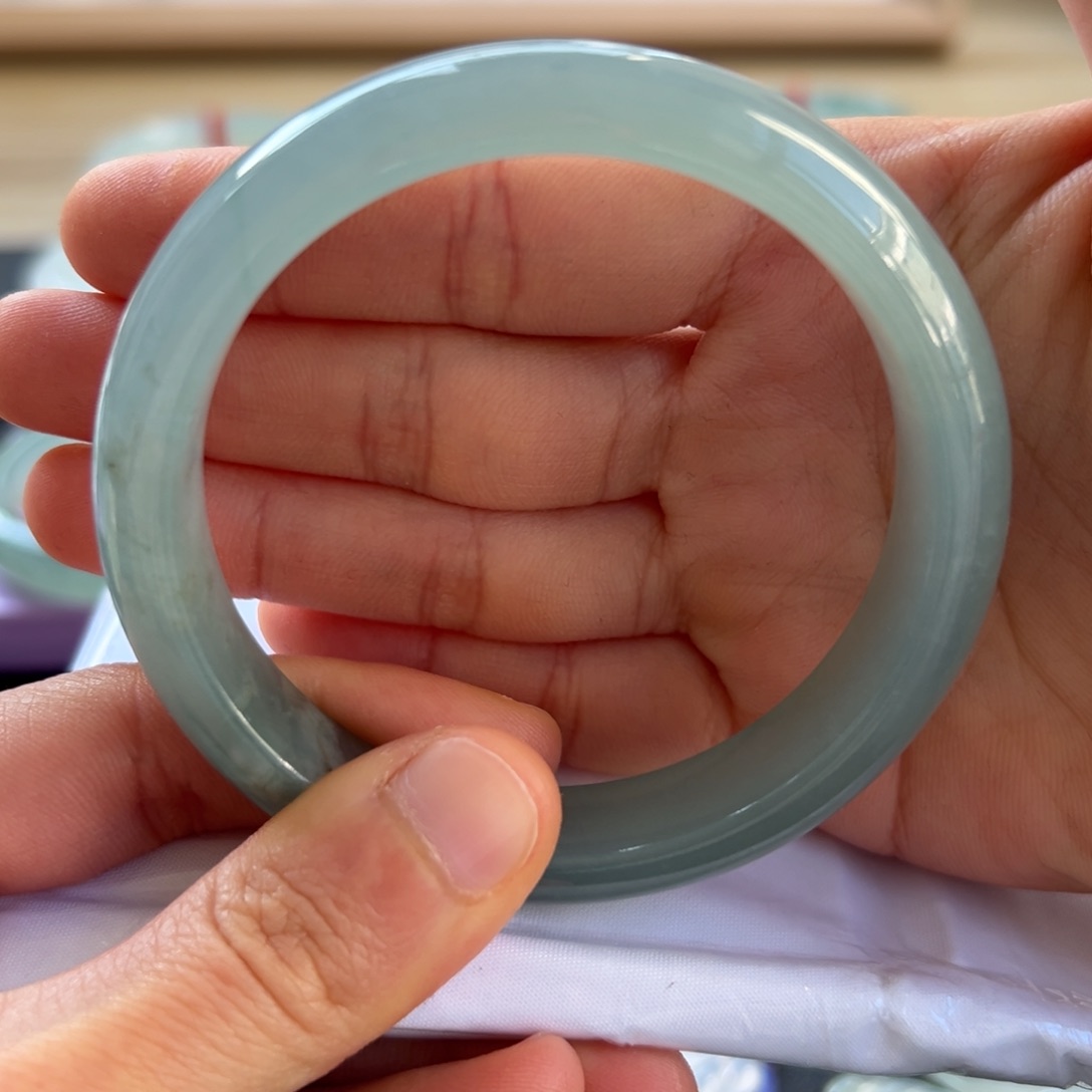 翡翠手镯未镶嵌手镯