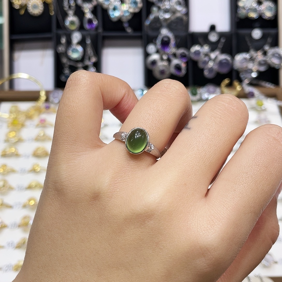 圆****岫玉银S925镶嵌戒指