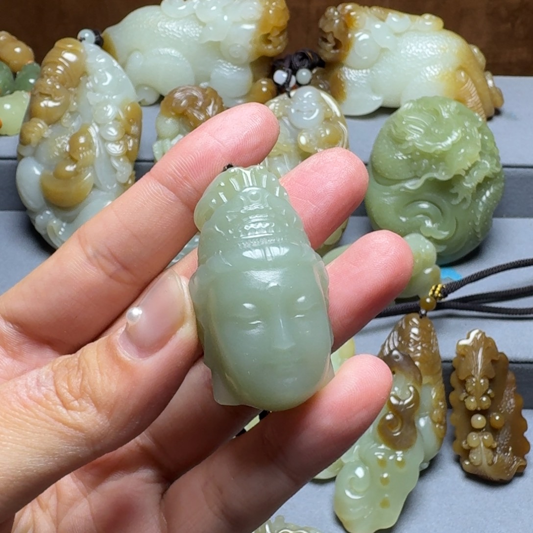 随***欲和田玉未镶嵌颈饰