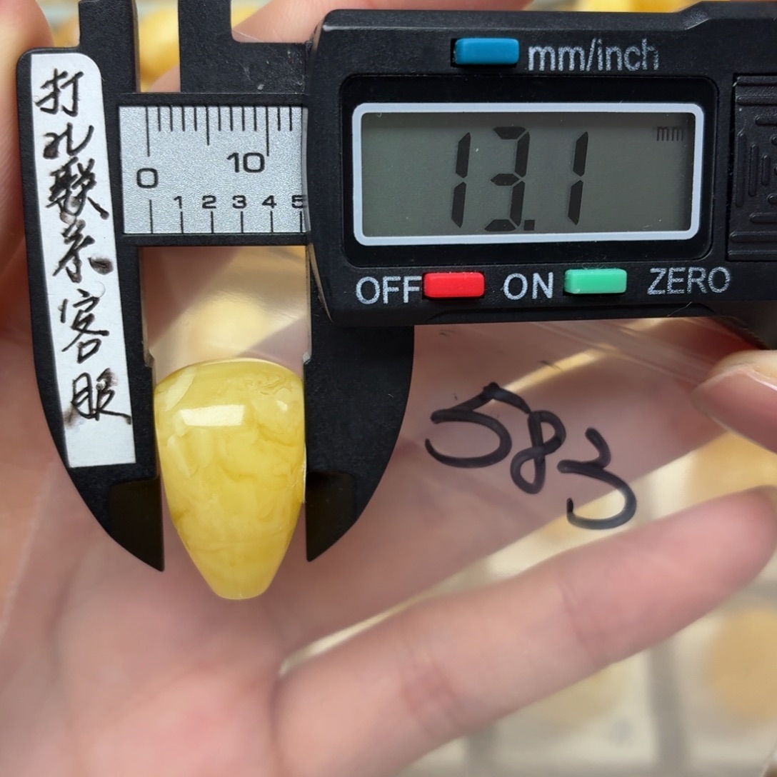 秋***味未镶嵌蜜蜡裸石蜜蜡