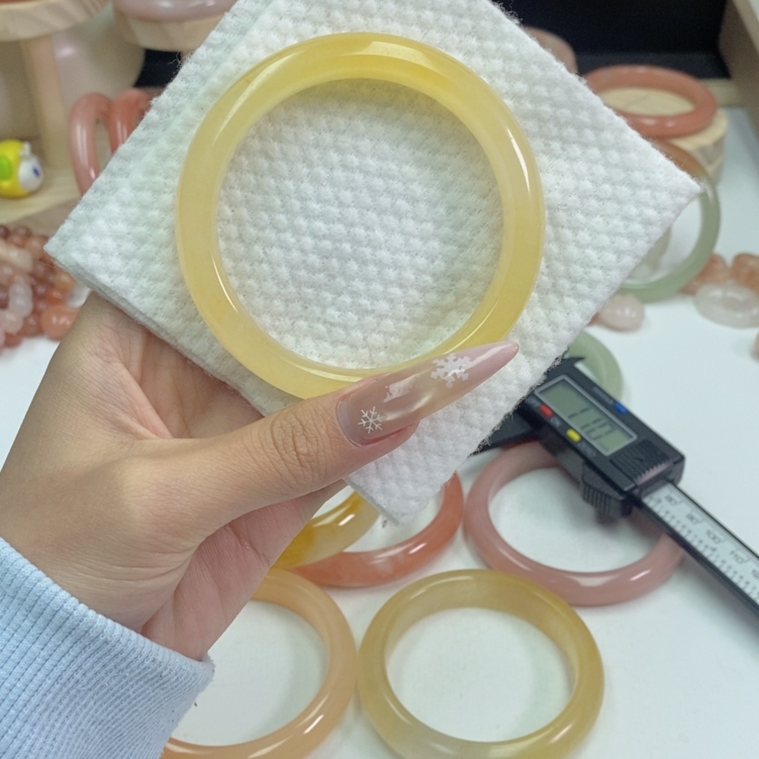 一***雾石英质玉未镶嵌手镯