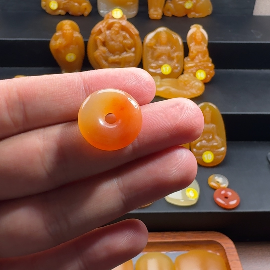 石英质玉（黄龙玉）合金颈饰