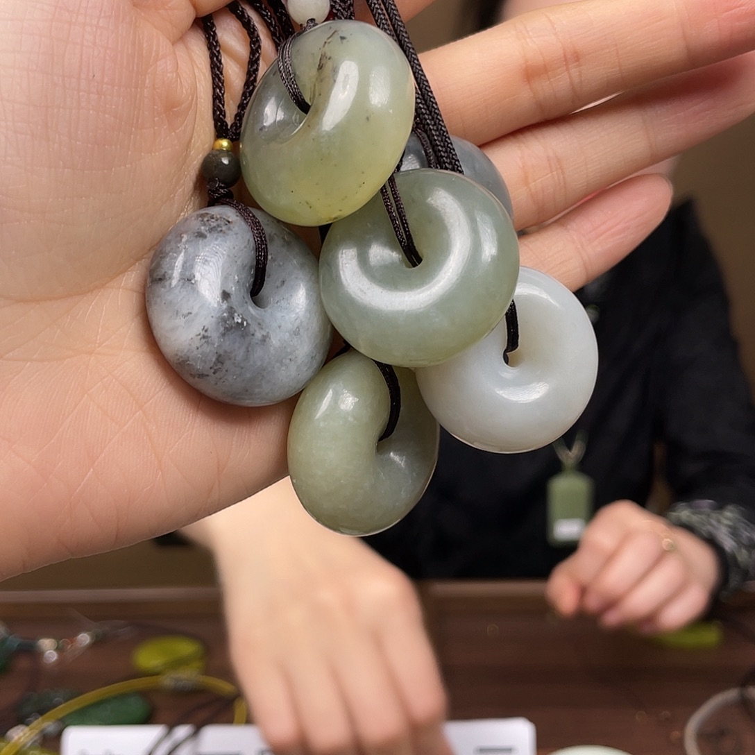 和田玉（糖玉）未镶嵌颈饰