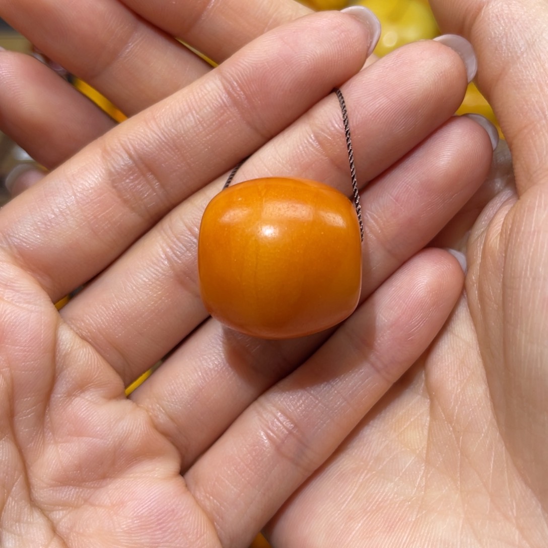 【闪购商品】琥珀裸石未镶嵌墩子