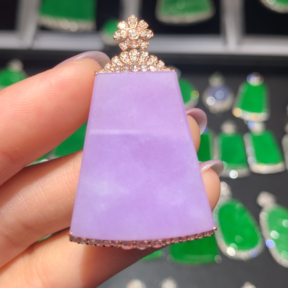 翡翠颈饰18K金镶嵌天**儿翡翠