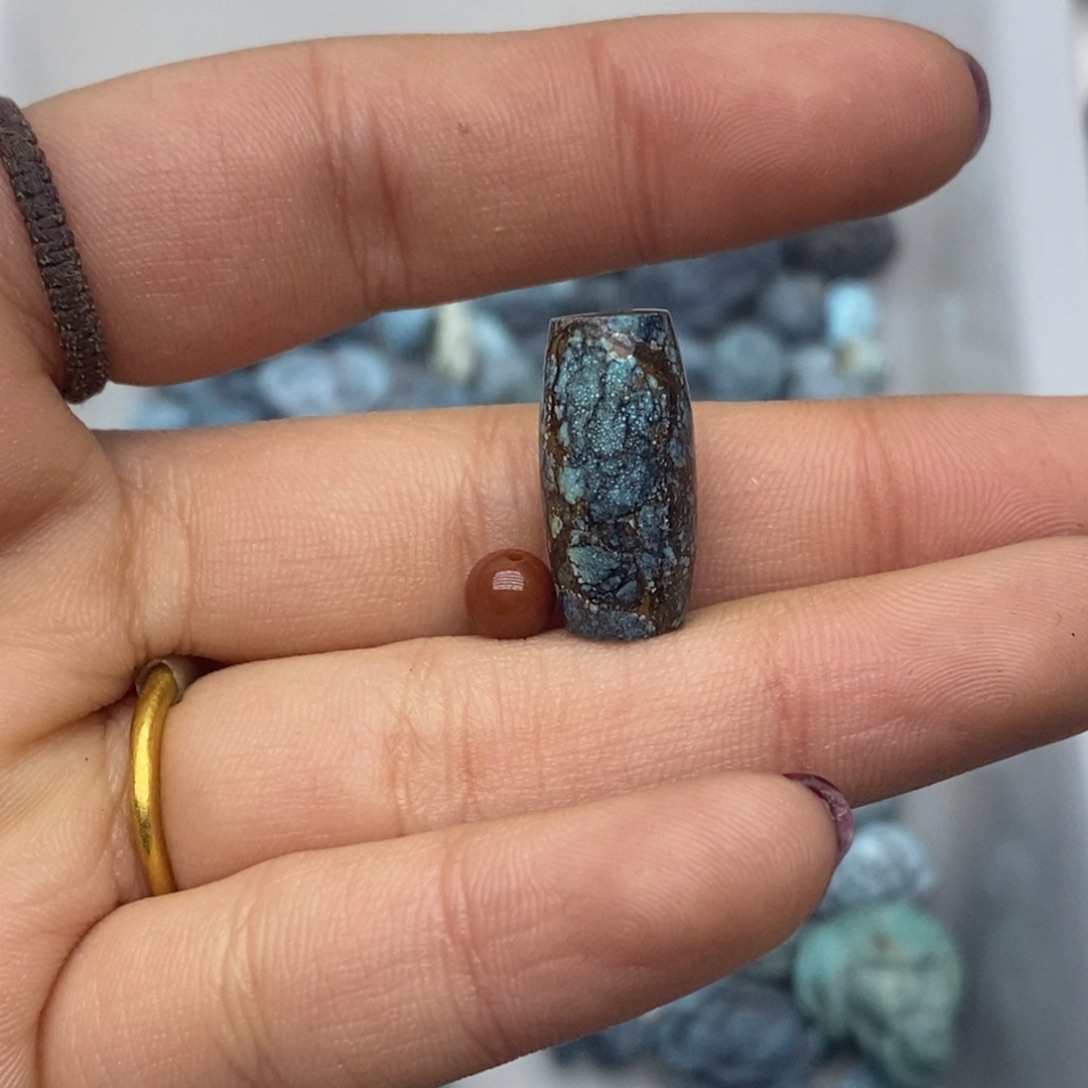 南红玛瑙未镶嵌珠宝奇石