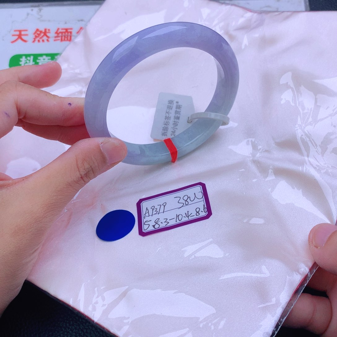 翡翠手镯未镶嵌翡翠