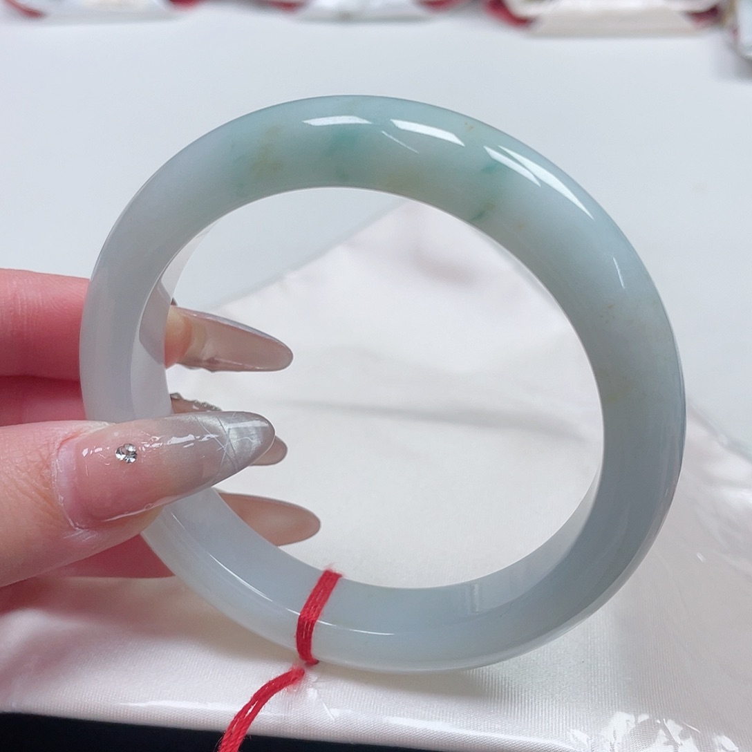 翡翠手镯未镶嵌缅甸