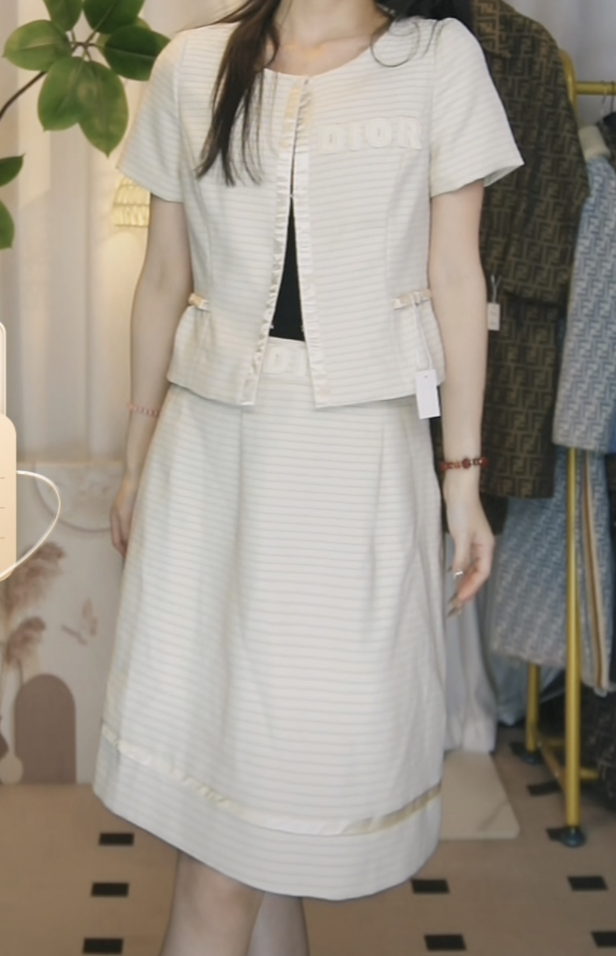 95新 DIOR/迪奥 迪奥logo短款白色休闲小香风短袖外套套装/fy3404