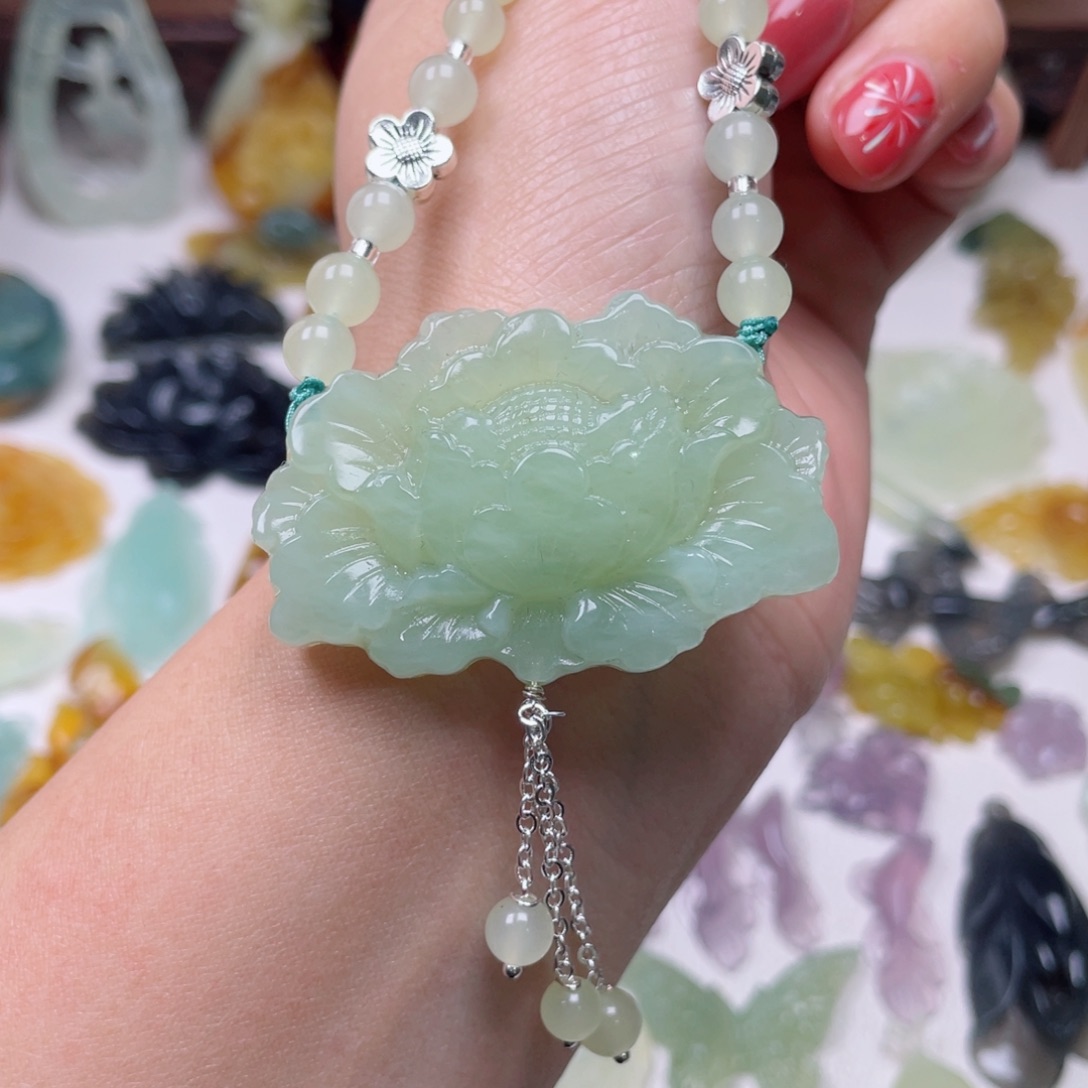 蛇纹石玉颈饰未镶嵌