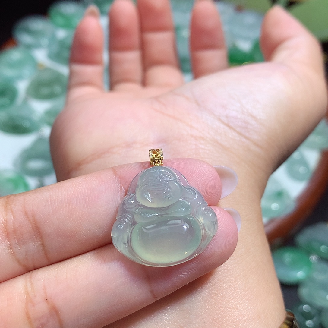 翡翠未镶嵌颈饰佛公