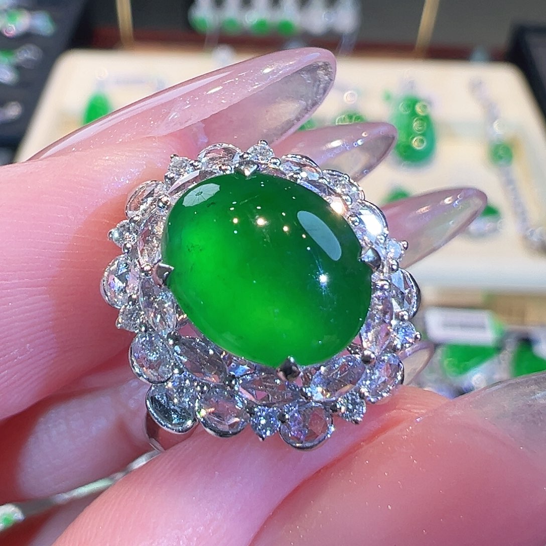 翡翠戒指18K金镶嵌翡翠