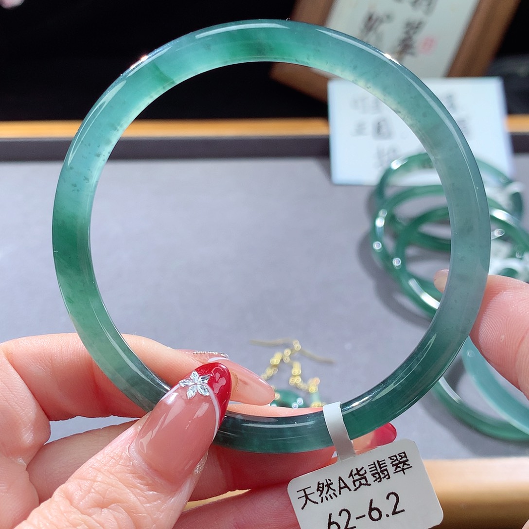 翡翠手镯（圆镯）未镶嵌