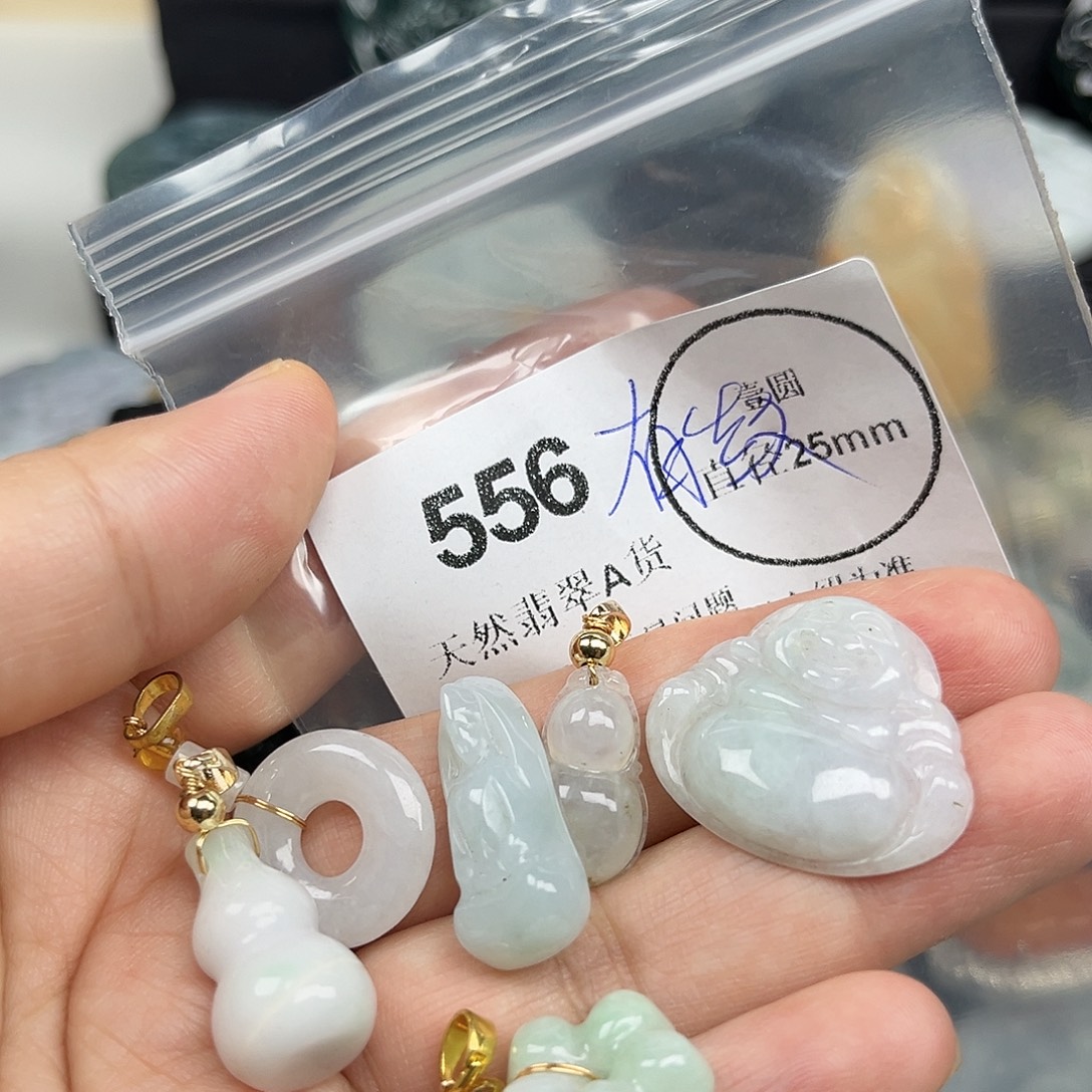 翡翠未镶嵌颈饰哈哈哈