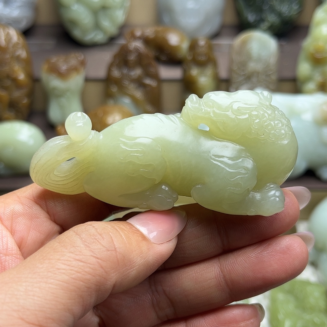 与***进和田玉未镶嵌挂件