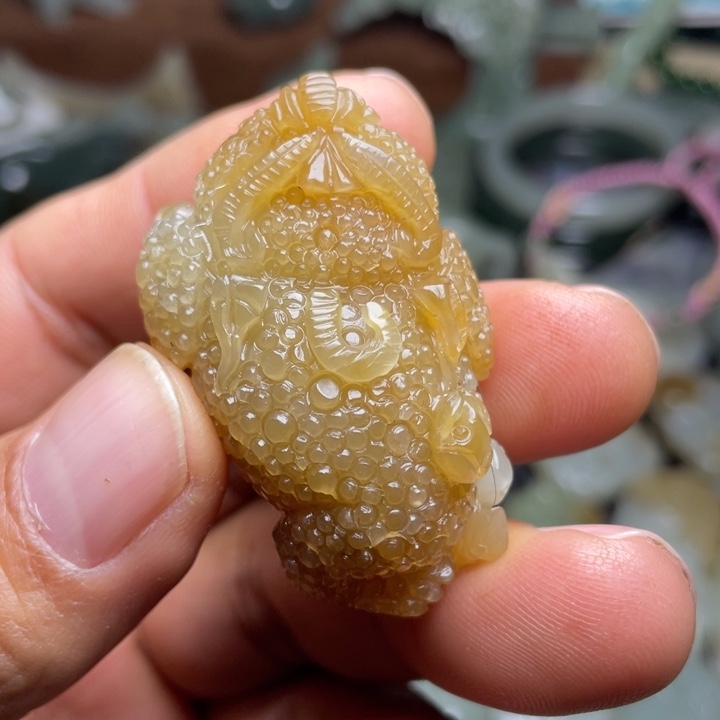 放***知和田玉未镶嵌颈饰