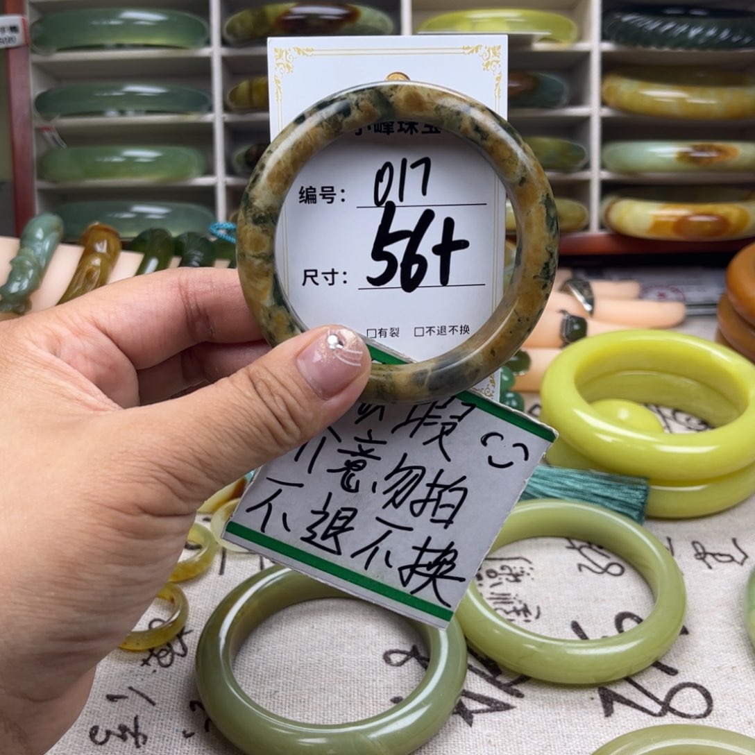 蛇纹石玉手镯未镶嵌