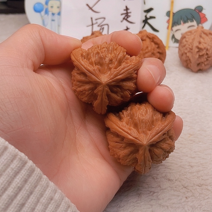 吊坠文玩核桃高**，三棱