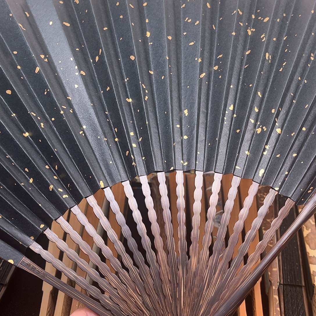 扇子全棕龙鳞小洒金。