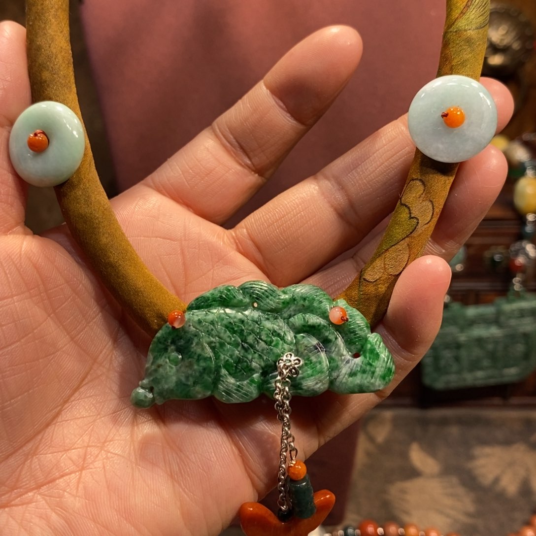 翡翠吊坠(赠链)未镶嵌