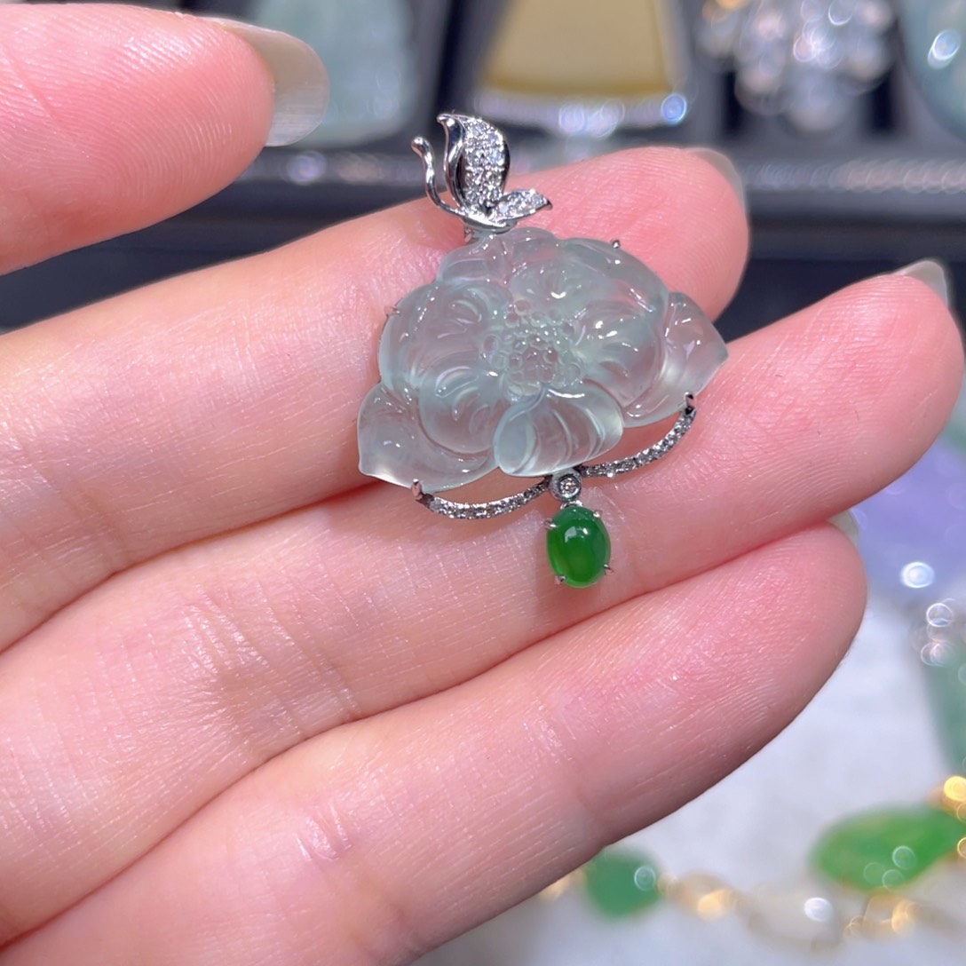 翡翠18K金镶嵌颈饰翡翠