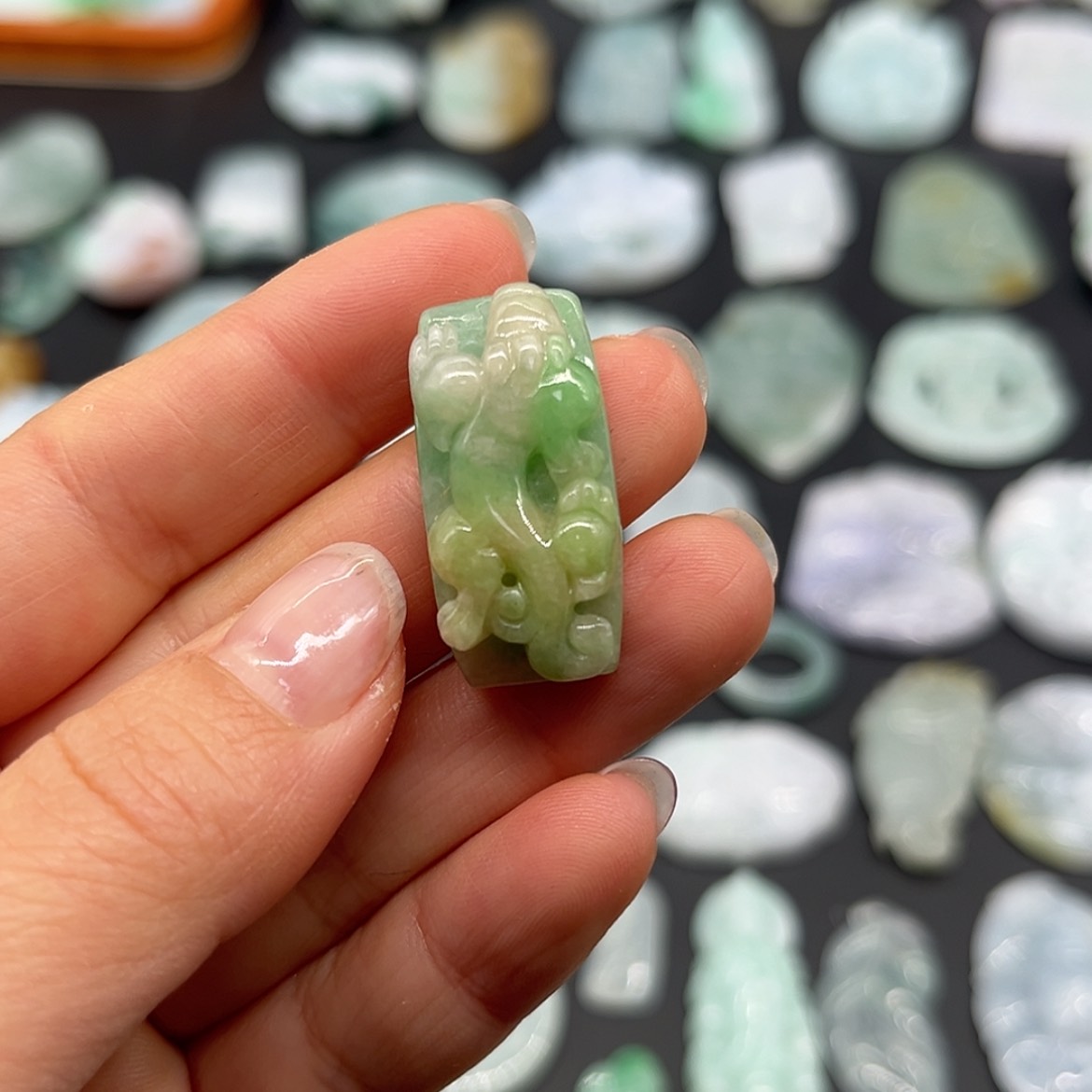 【闪购商品】翡翠颈饰未镶嵌手牌