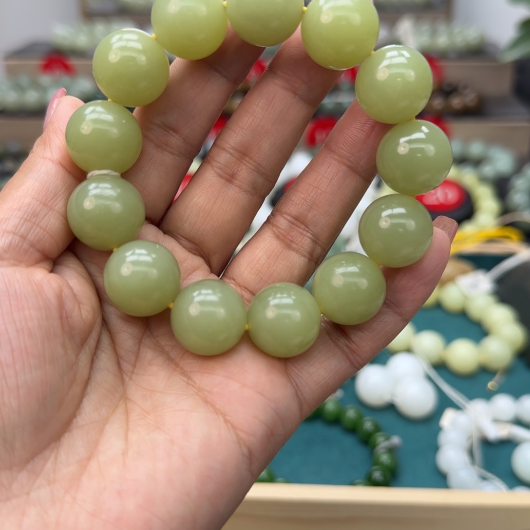 厉***国和田玉未镶嵌手链