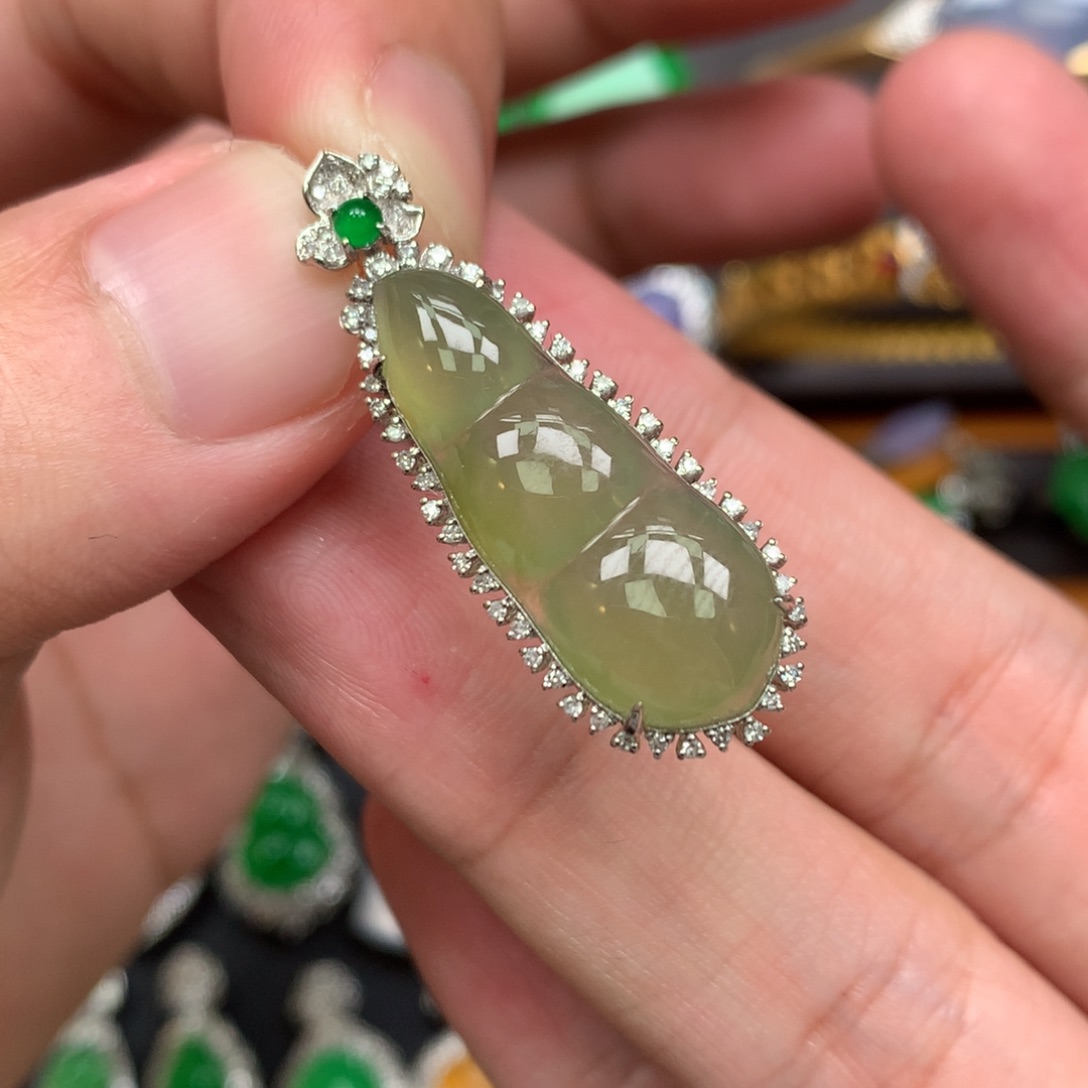 翡翠18K金镶嵌颈饰