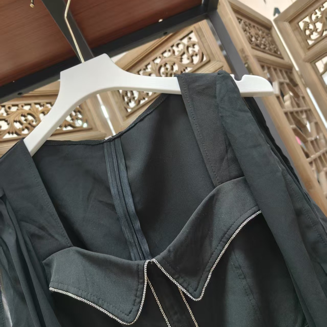 006法式长袖精致钻饰方领上衣(120斤可穿)默认微瑕无运费险