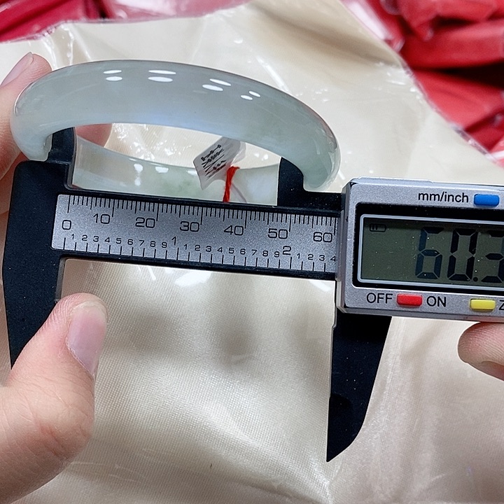 @***姐翡翠手镯未镶嵌430拍两件发货