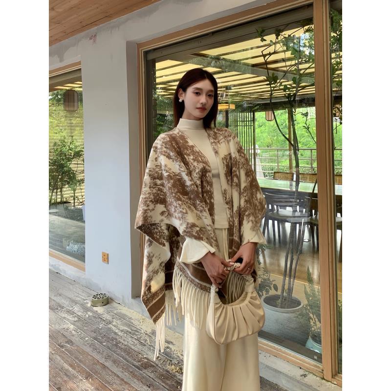 2025秋冬大气新款披肩斗篷女时尚百搭开衫流苏围巾旅游披风外套