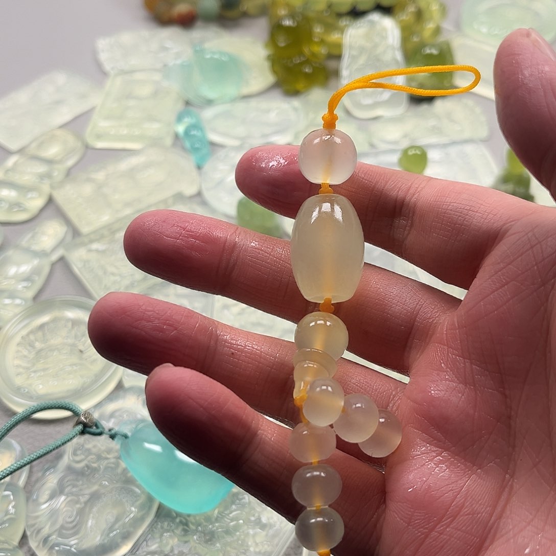 蛇纹石玉颈饰未镶嵌