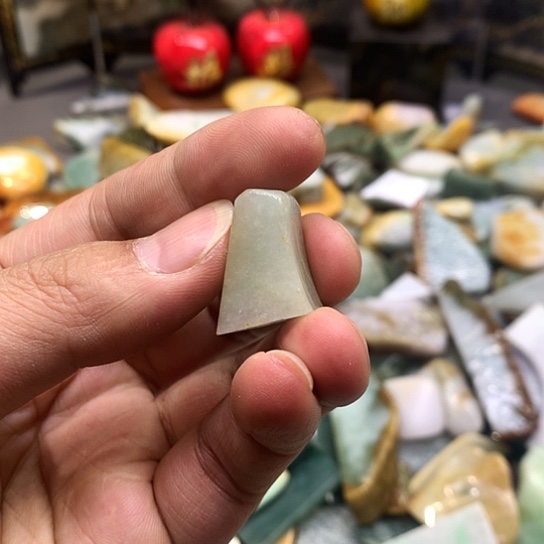 翡翠耳饰未镶嵌是***~翡翠