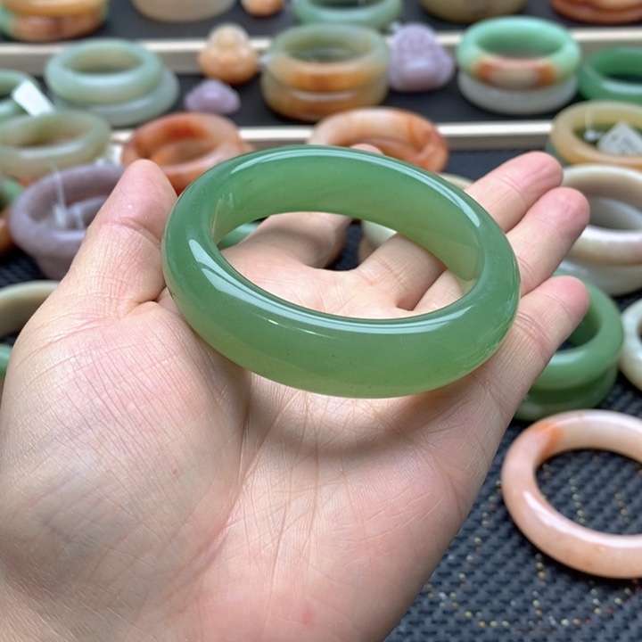 石英质玉手镯未镶嵌暖**光