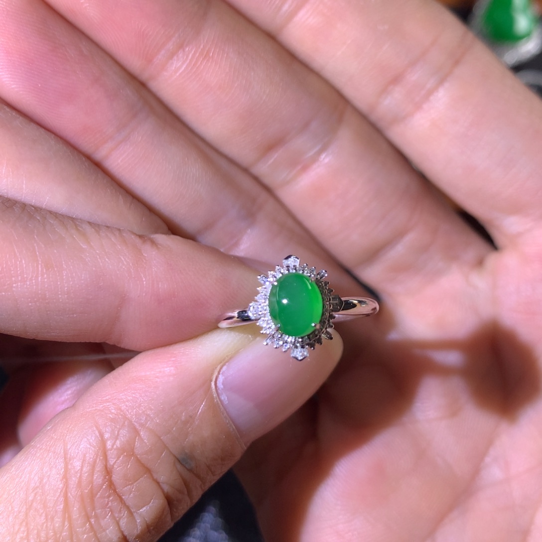 翡翠18K金镶嵌戒指翡翠