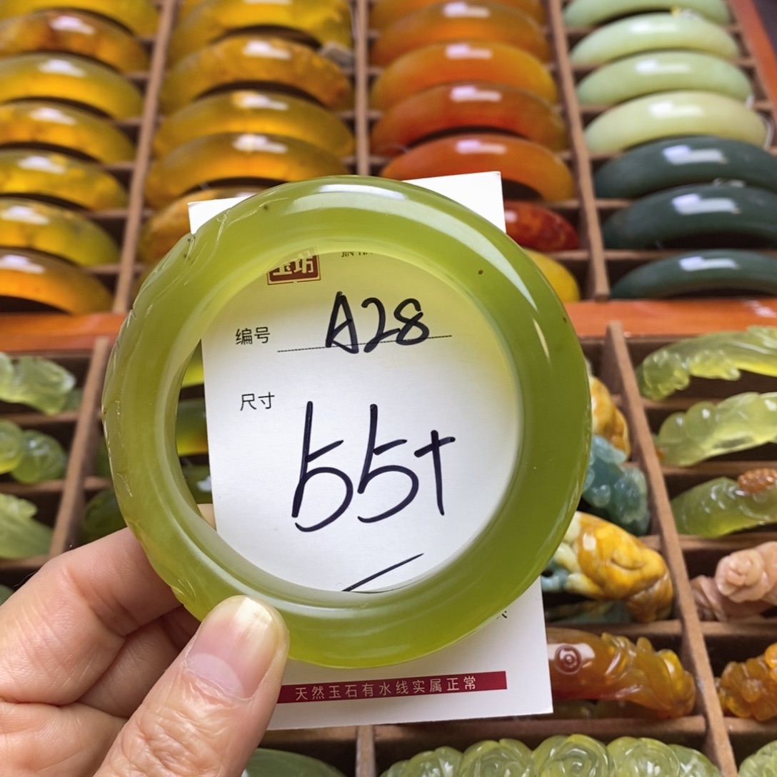 蛇纹石玉未镶嵌手镯