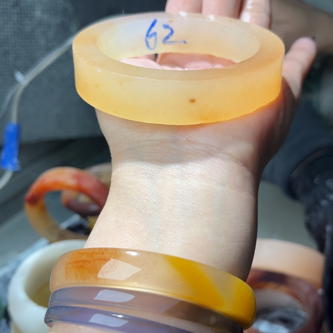 快****石英质玉未镶嵌手镯定制