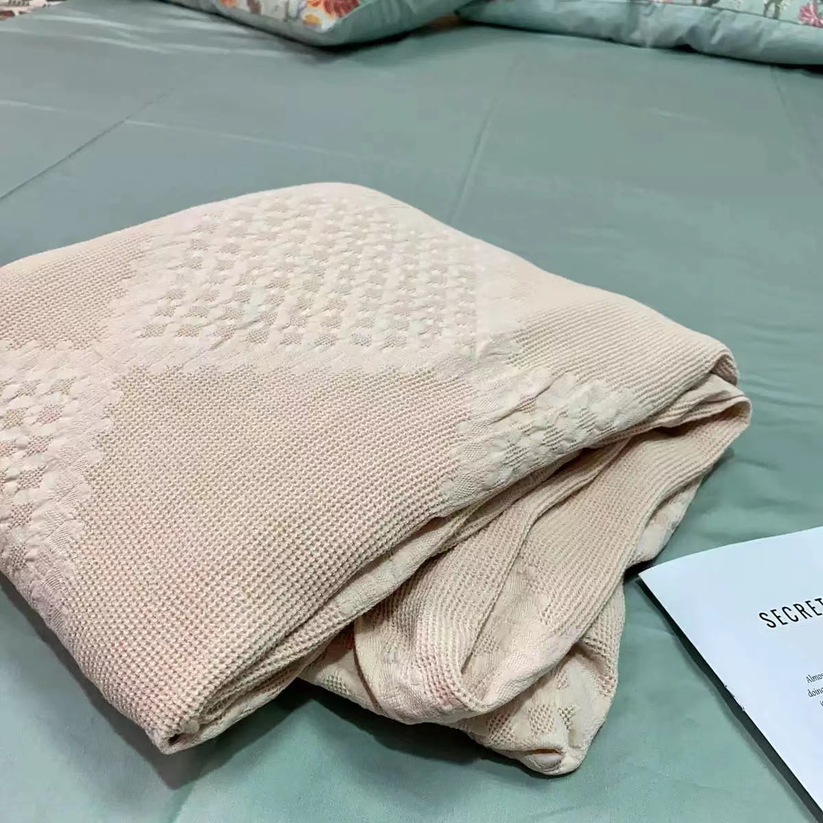690款外贸高端蜂巢砂洗高端空调毯粉色