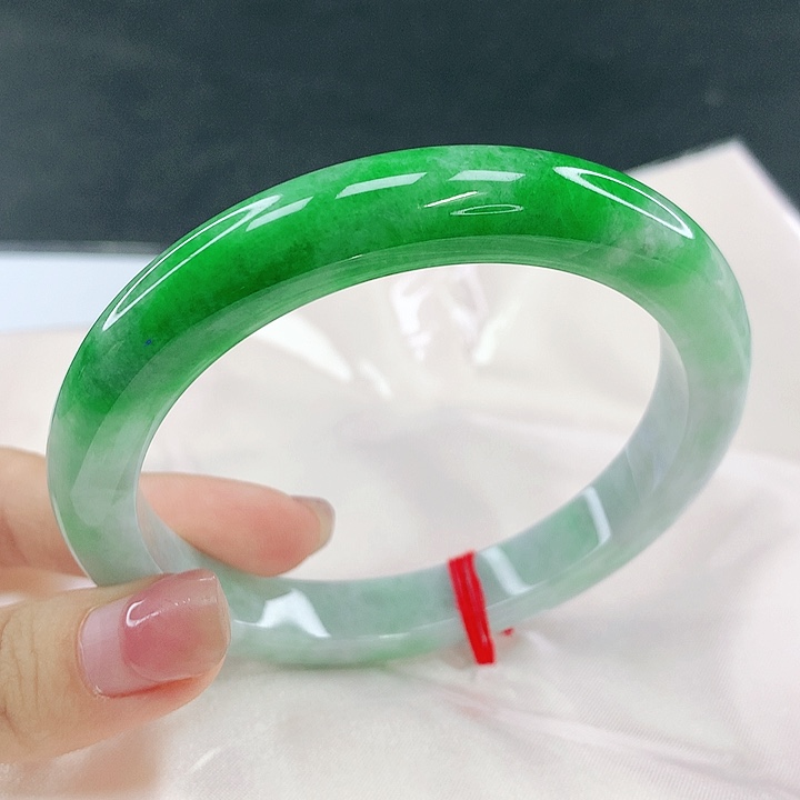 翡翠未镶嵌手镯圈63，0B031