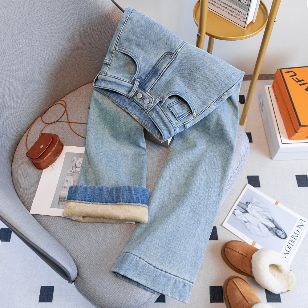 976浅蓝色微喇叭修身牛仔裤女2025冬季加绒高腰显瘦紧身马蹄裤