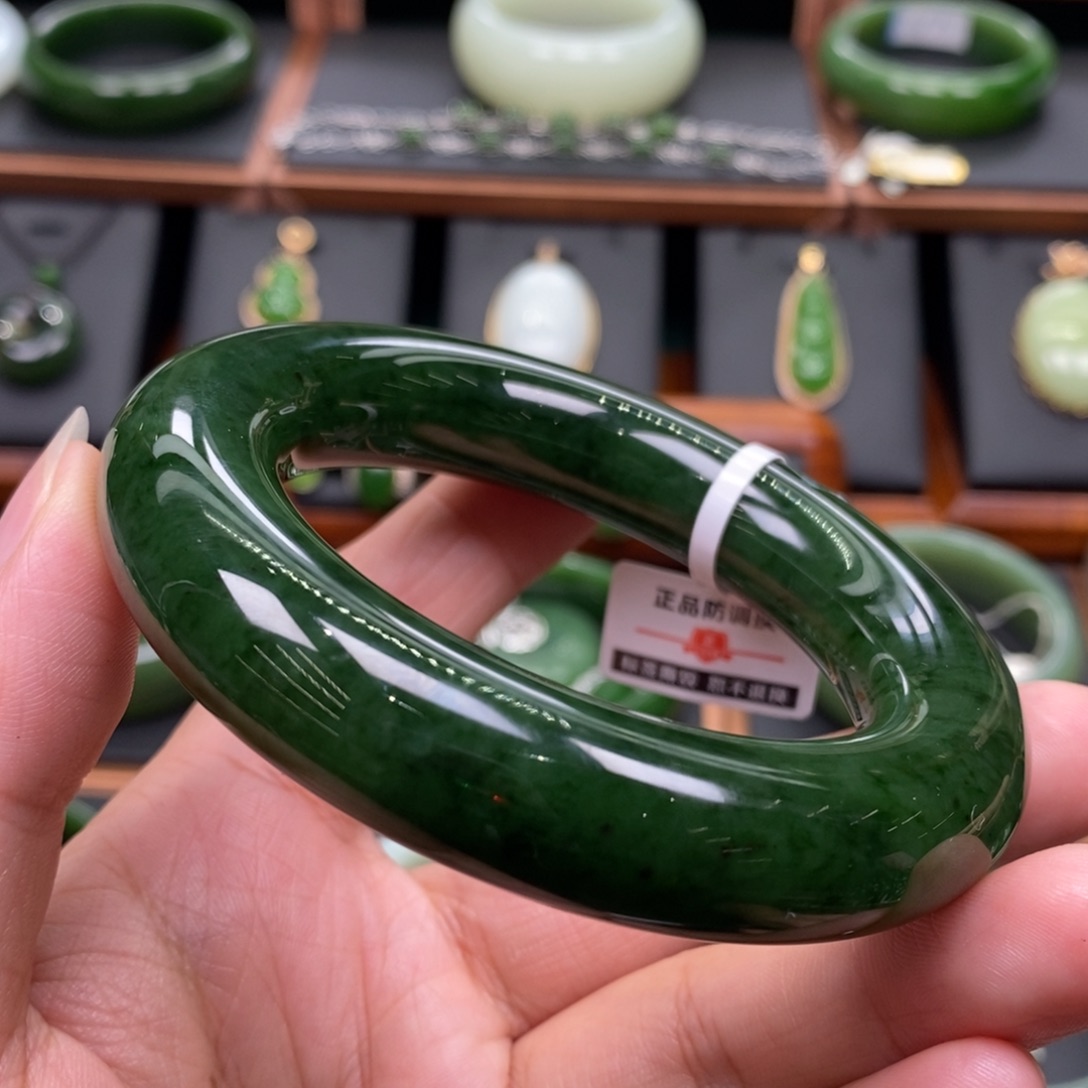 和田玉（碧玉）未镶嵌手镯