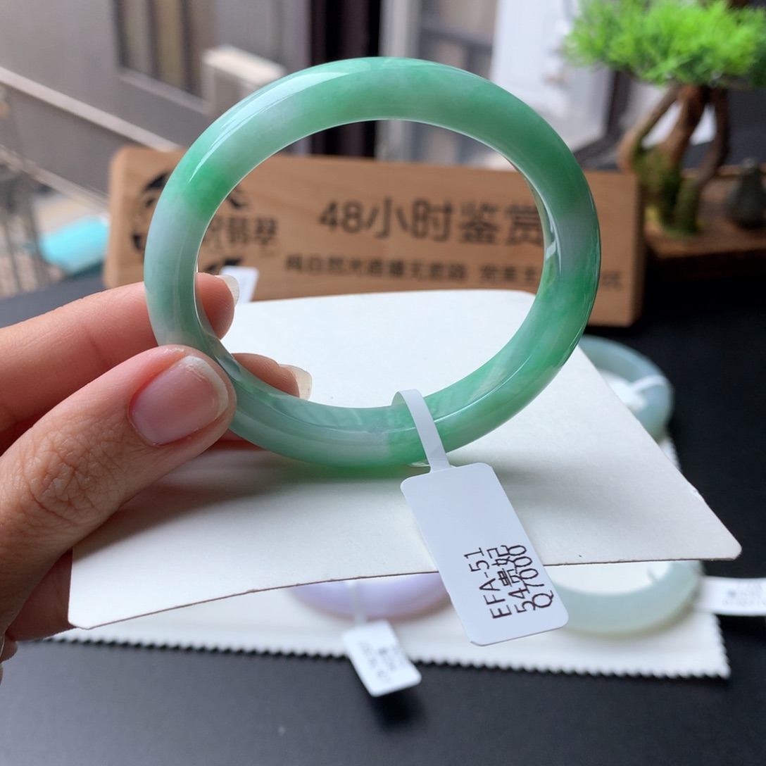 翡翠手镯（贵妃镯）未镶嵌青草绿种老肉细11号