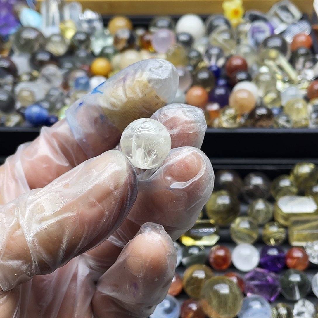 查罗石珠子合金。*