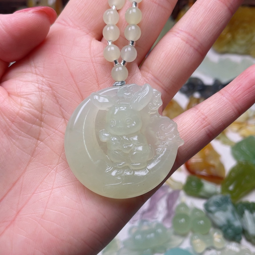 蛇纹石玉颈饰未镶嵌