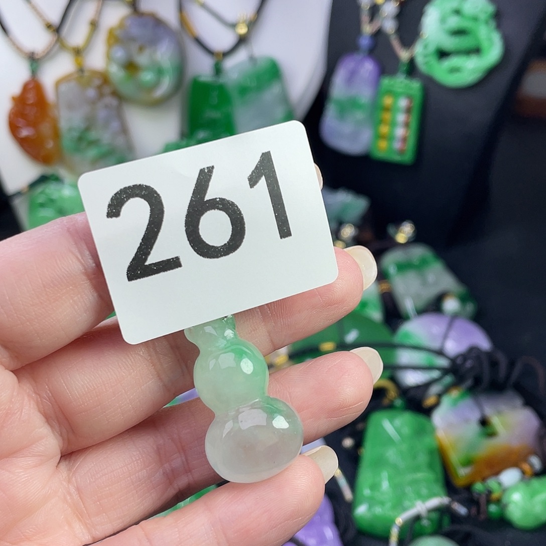 翡翠未镶嵌吊坠(赠链)