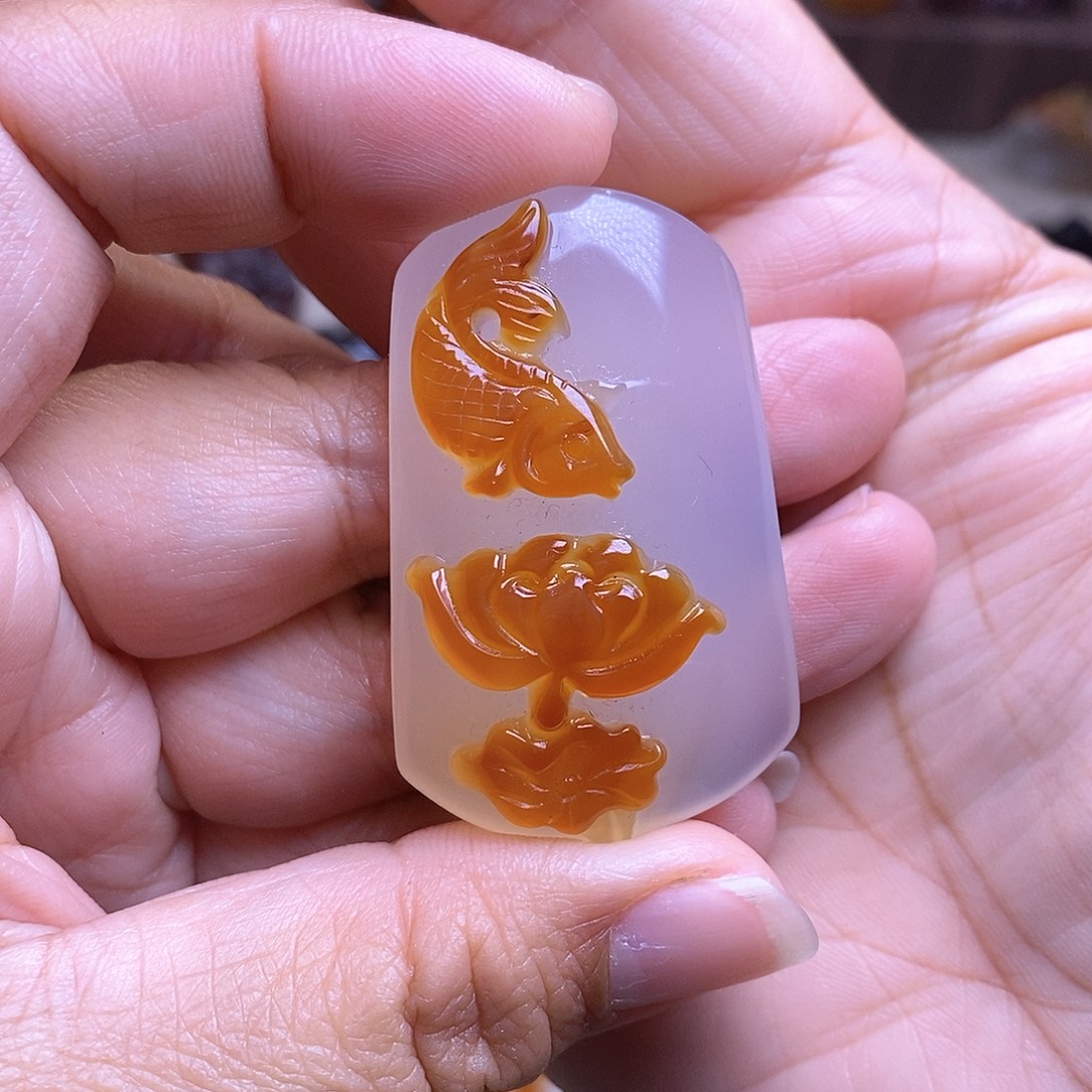 虹***虹玛瑙/玉髓未镶嵌颈饰