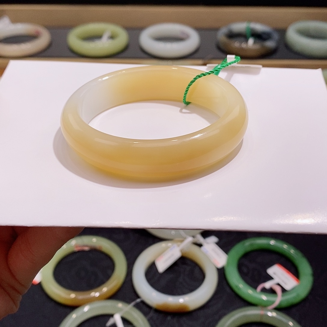 和田玉手镯未镶嵌贵妃56