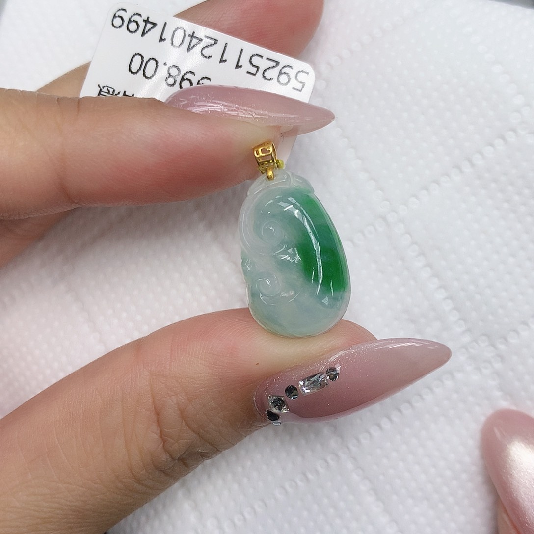 颈饰18K金镶嵌翡翠