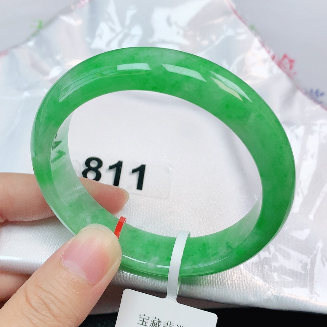 翡翠手镯未镶嵌抖音811